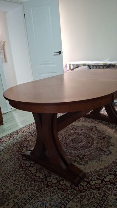 Стол б/у раздвижной хорошего качества