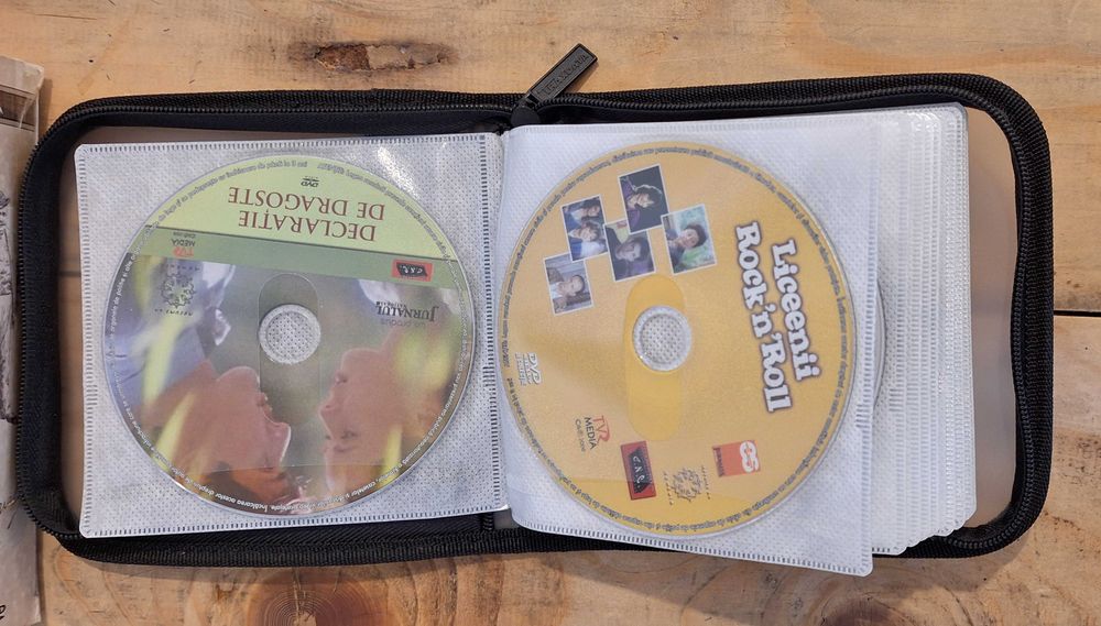 Particular! Geantă suport DVD-uri cu Filme de colecţie româneşti