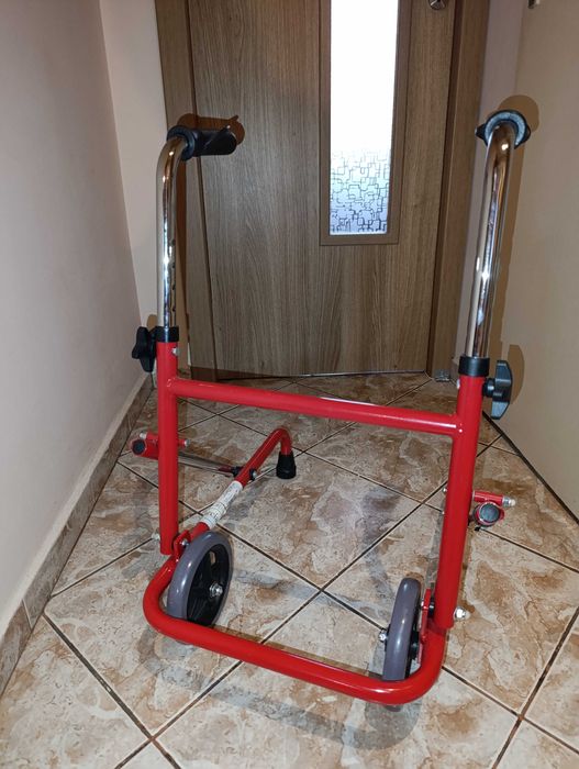 Ортопедична проходилка за деца