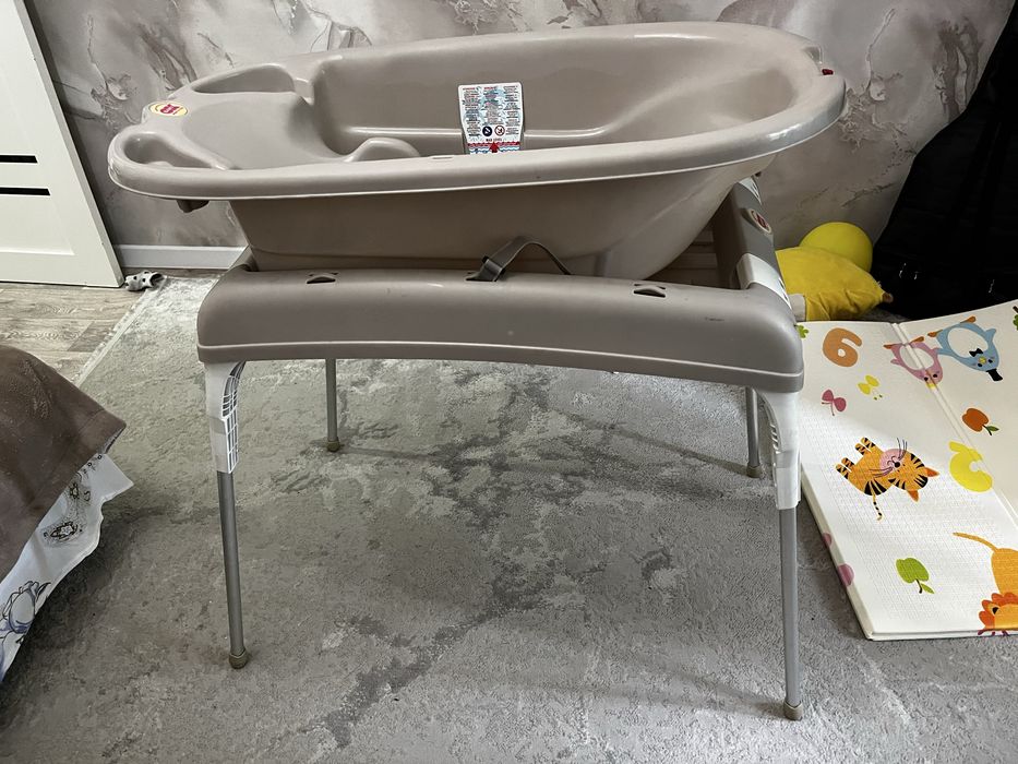 Продам ванночку с подставкой (Италия)