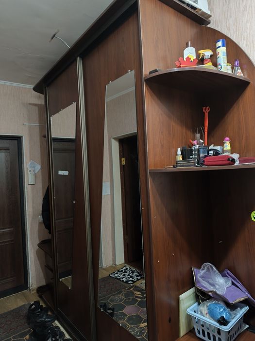 Продается шкаф-купе в прихожую