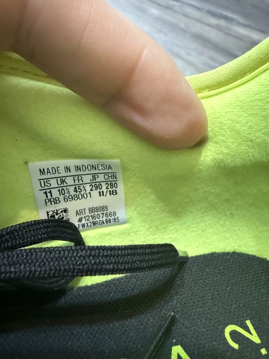 Vand  ghete  adidas de fotbal  nr 45 pret 90 lei