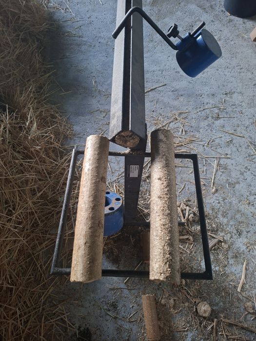 Linie brichete resturi vegetale si rumegus