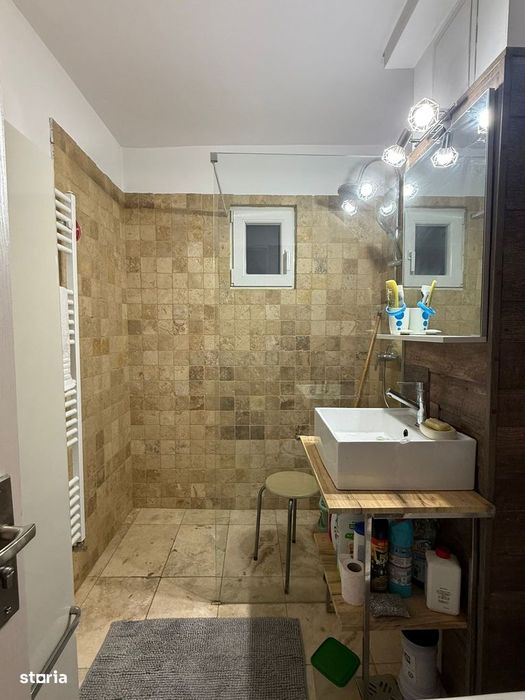 Apartament de 3 camere, etaj 2, confort și accesibilitate