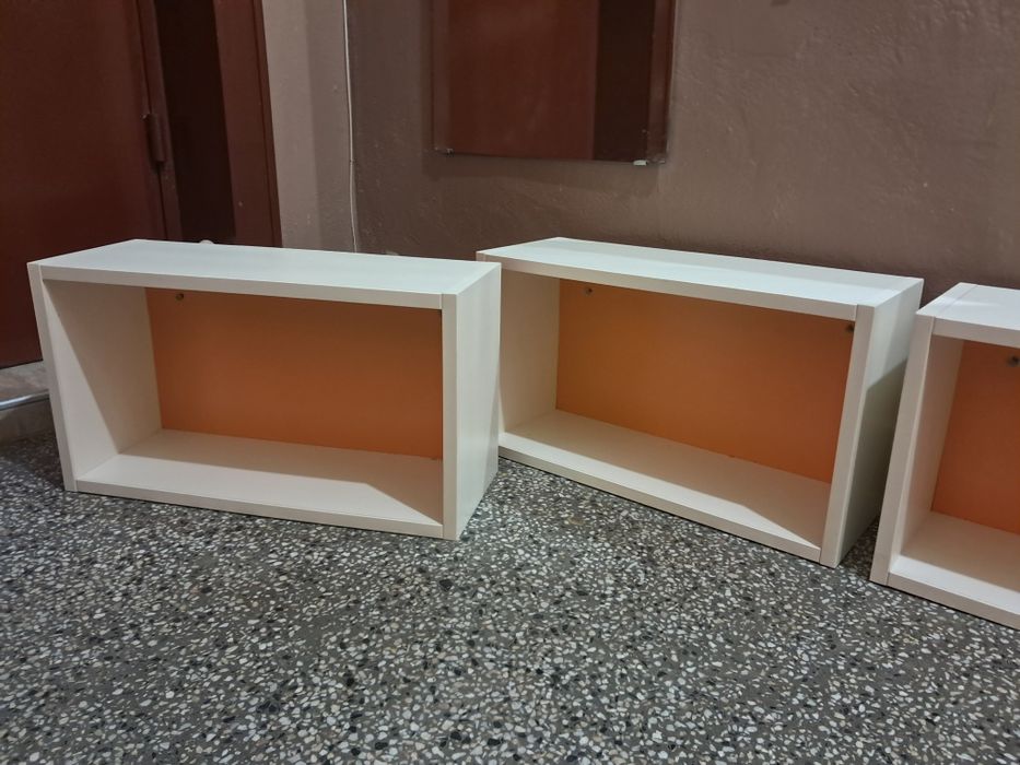 Етажерки за закачане на стена