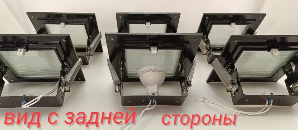 Светильники потолочные большие  врезные закрывающиеся .
