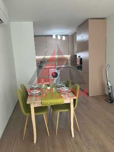 Дава се под наем Двустаен апартамент в к.к. Св.Св. Константин и Елена - 65 кв.м за 1100 € - Снимка #1