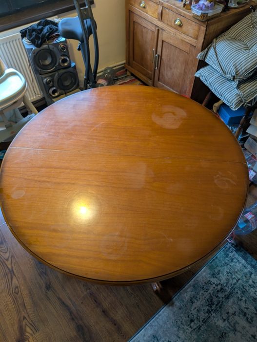 Colțar și Masă Extensibilă Clasică din Lemn (Ovală / Rotundă) – 115-154 cm