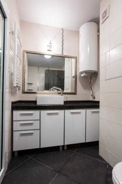 Дава се под наем Тристаен апартамент в Бургас, Център - 90 кв.м за 1020 € - Снимка #9