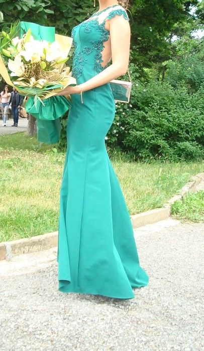 Официална рокля по тялото