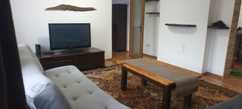 ,Inchiriez etaj casa