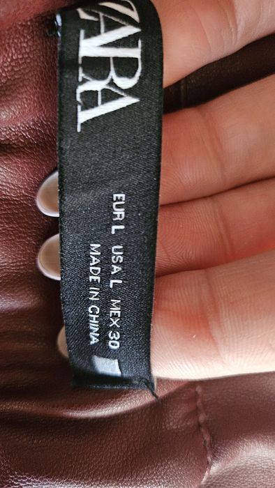 Дамска пола от еко кожа