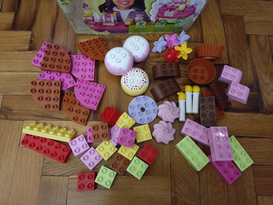 Конструктор LEGO DUPLO  Весёлые тортики (2-5 лет)