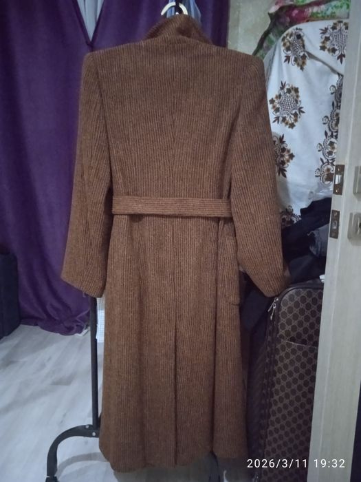 Фирменное б/у пальто