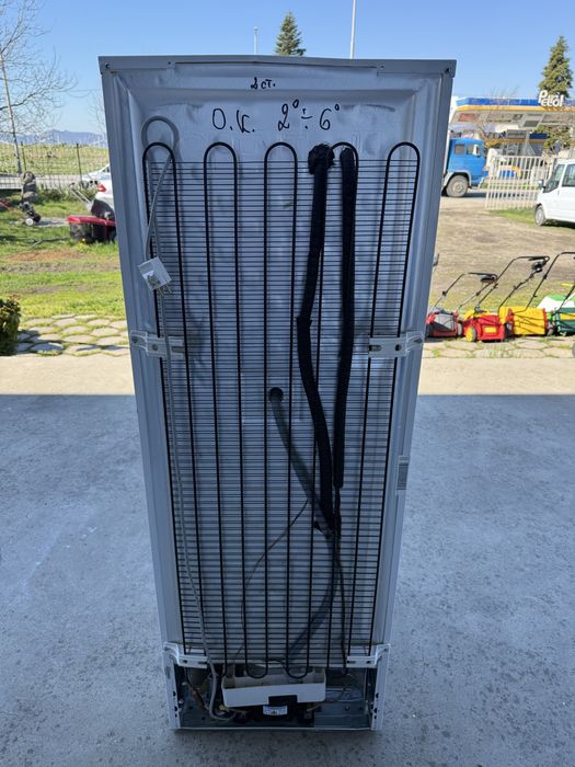 Хладилник с фризер 151см