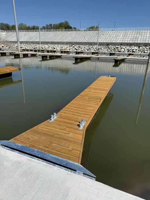 Pontoane din beton armat debarcader pentru acostarea ambarcatiunilor