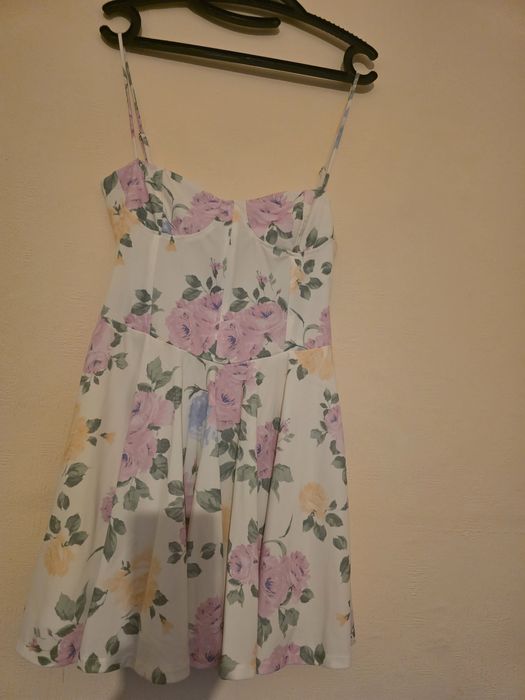 Дамски/женски  дрехи