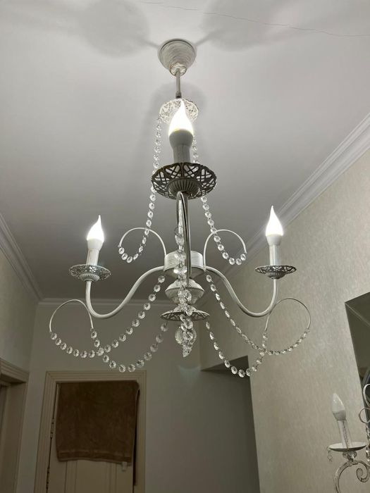 Люстры 2 шт по 3 лампы