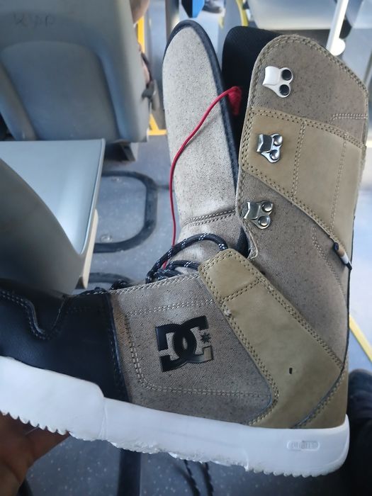 Здравейте, продава снолборд обувки.