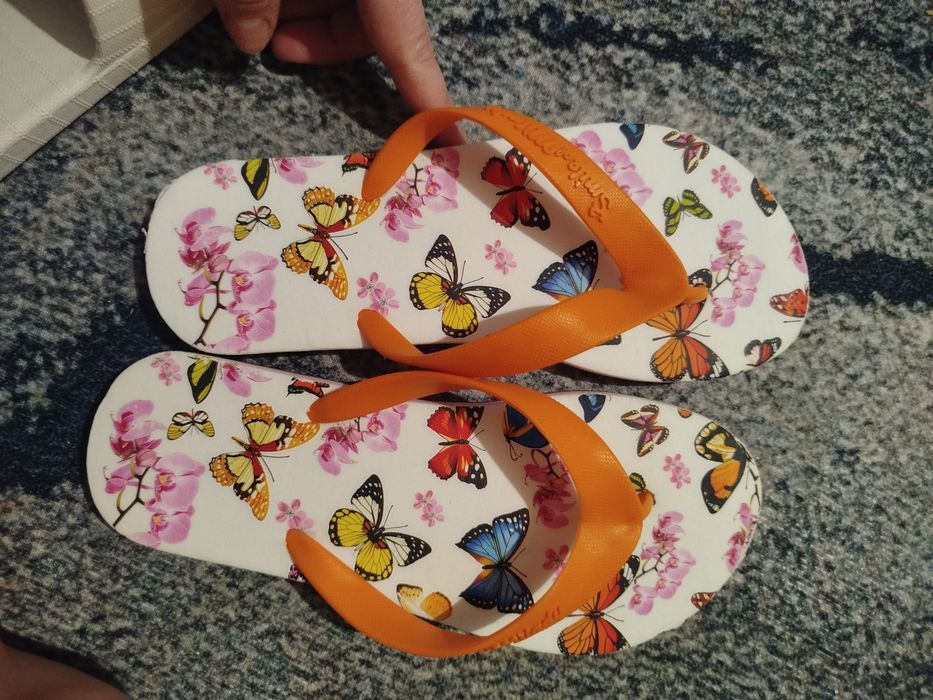 Отдам за 50 тг обувь