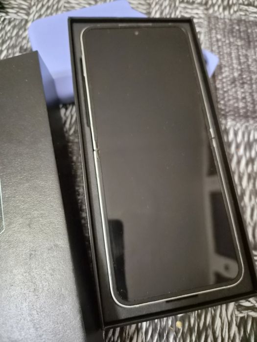 Samsung galaxy z flip  6