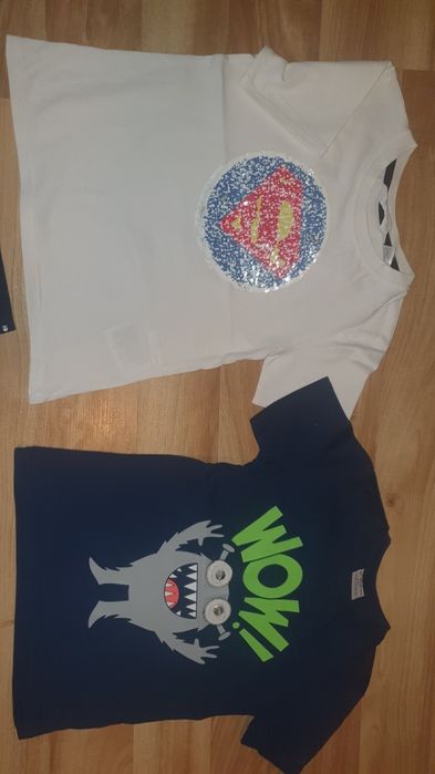 Къси панталони и тениски за дете на 5-6 години.