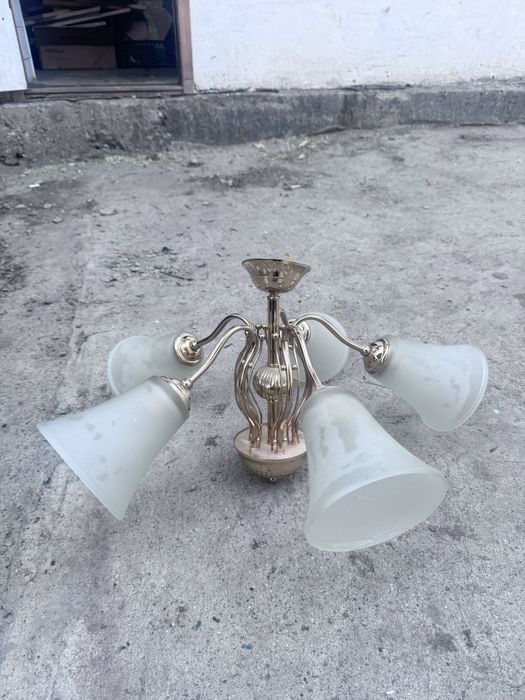 Продам люстру продам