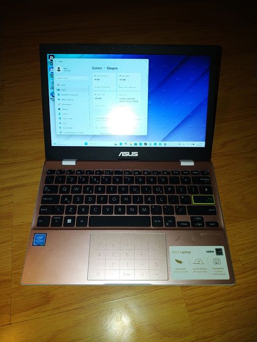 ASUS E210  impecabil Nou