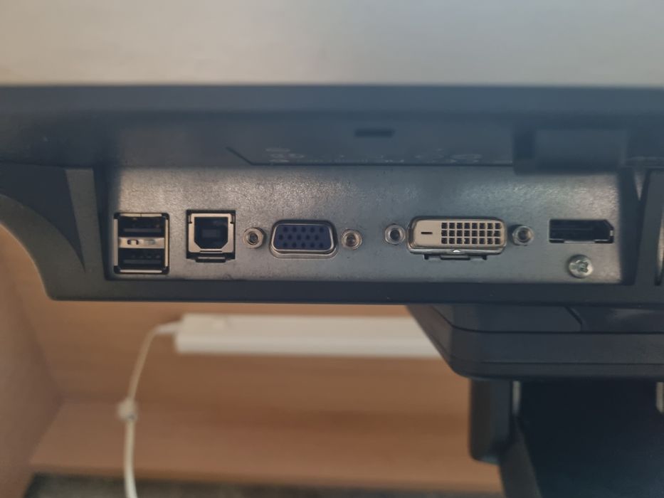 Монитор HP ZR22W