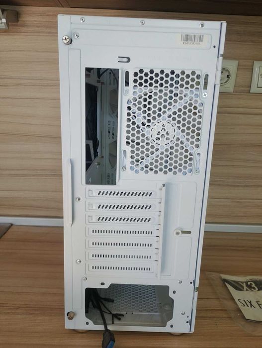 Гейминг кутия за компютър (MONTECH X3 SIX FANS)