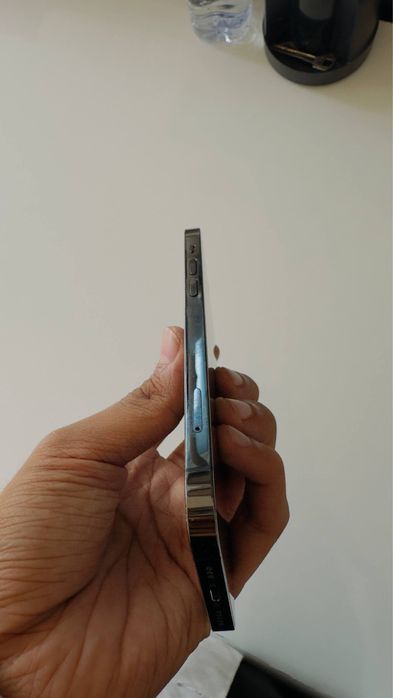 12 pro ideal holatda ochilmaga