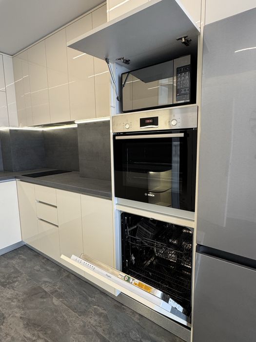 Продавам луксозен двустаен апартамент в Panorama Park East
