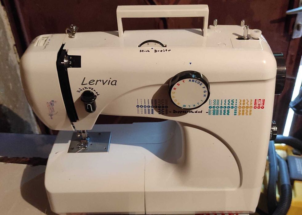 Електрическа професионална шевна машина Levria KH4000