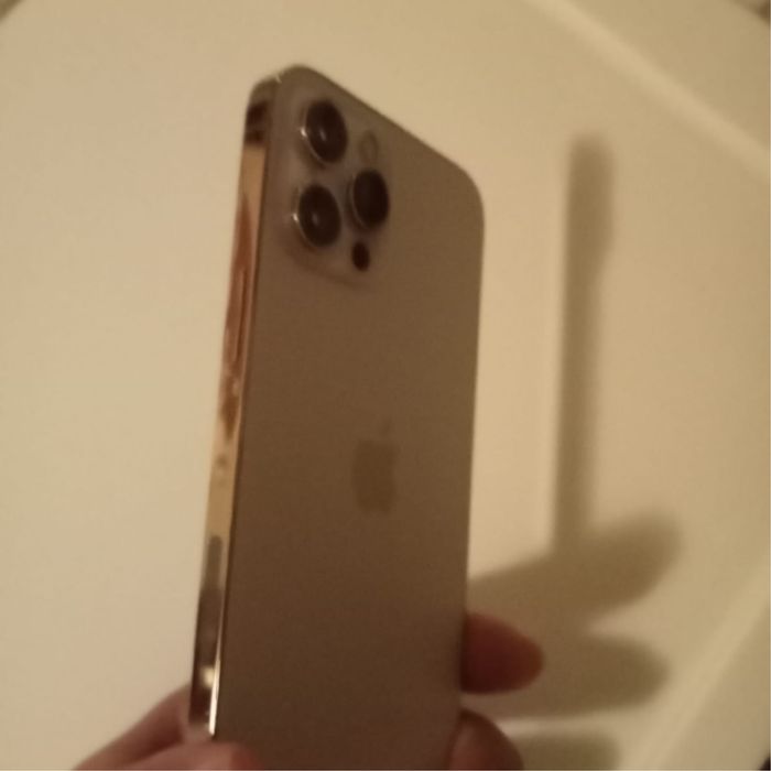Iphone 12 pro max gold