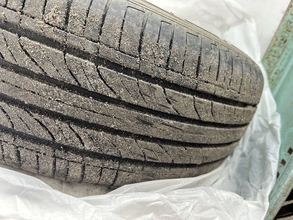 Продам шины ездил один сезон.