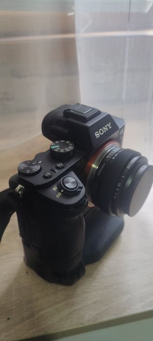 Sony A7 II с обектив ttartisan 50mm f2 и батериен грип