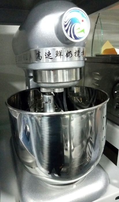 Миксер планетарный