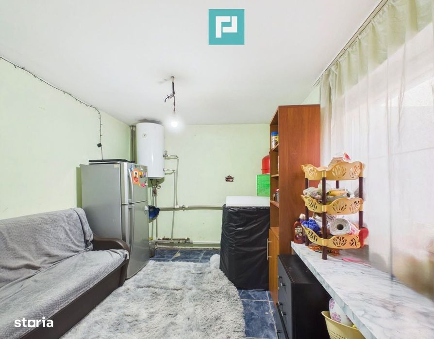 Casă P+E cu două apartamente, zona Drăgășani