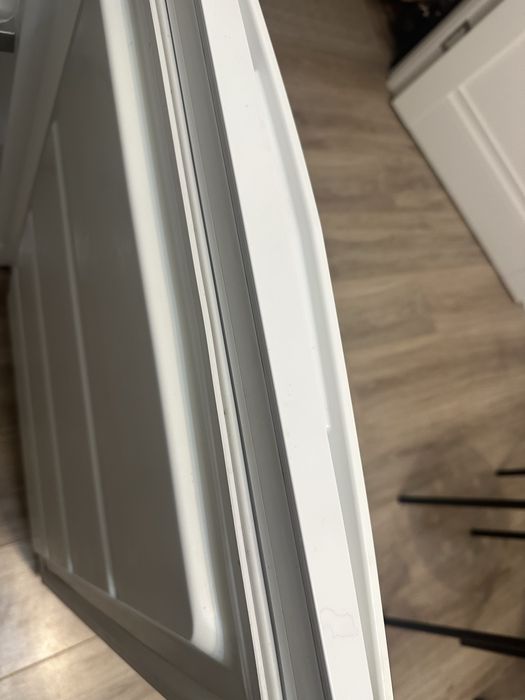 Морозильник. Идеальном состояние.Midea