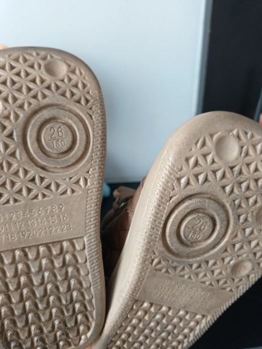 Продам детские ботинки