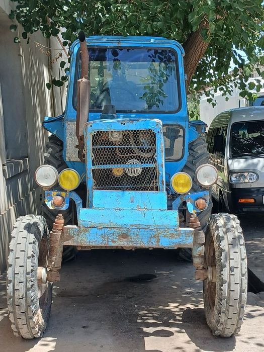 Traktor sotiladi