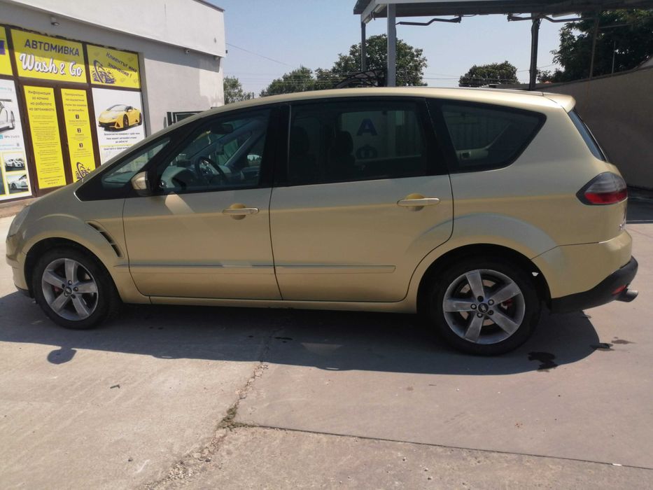 Продава се Ford S-max