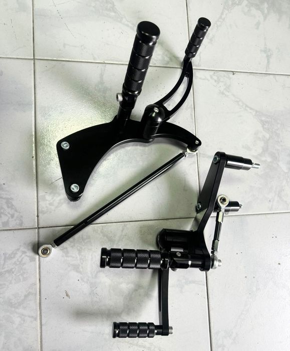 НОВИ конзоли със степенки и лостчета за Harley Davidson