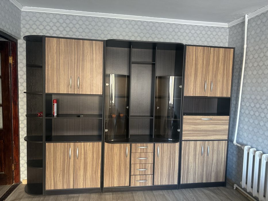 Продается для зала стенка