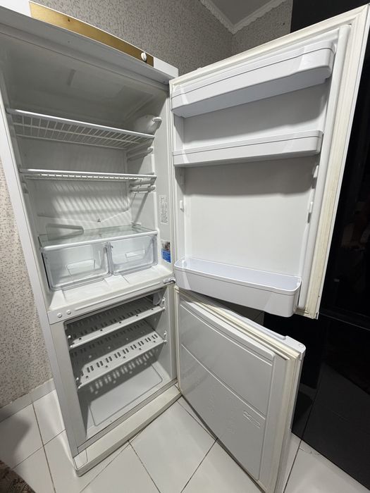 Продаю холодильник б/у Indesit