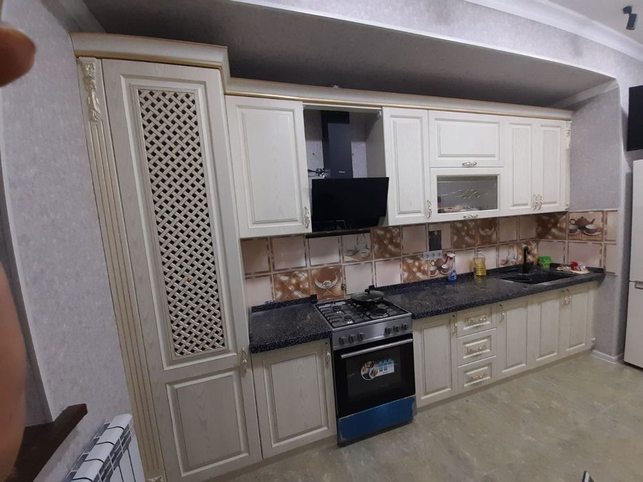 Kirashinni kuxinni shkaf