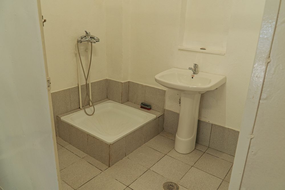 Cazare muncitori / angajați – 8 locuri – Băneasa DN1 – casă renovată