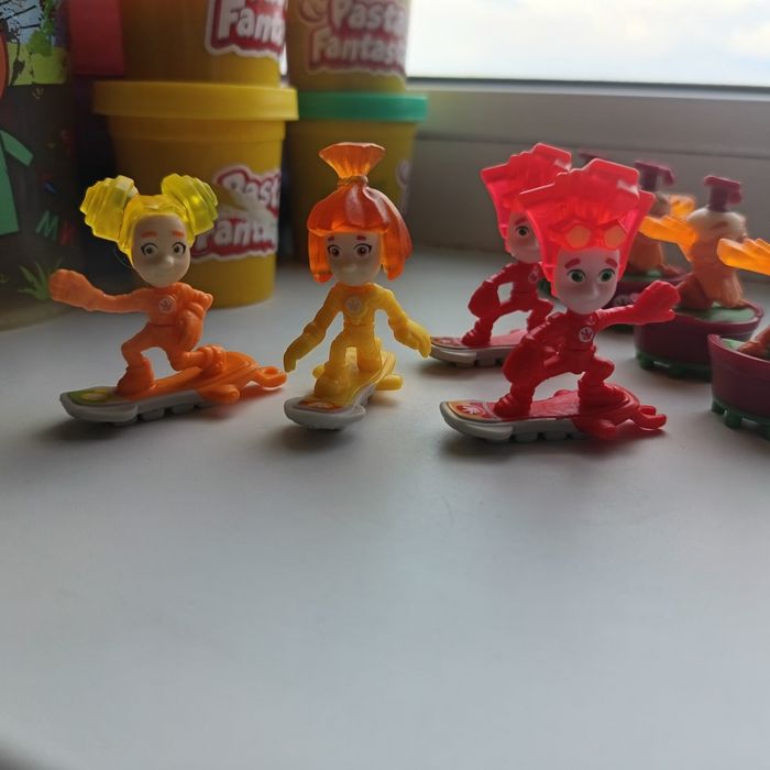 Продам фигурки фиксиков из киндера.