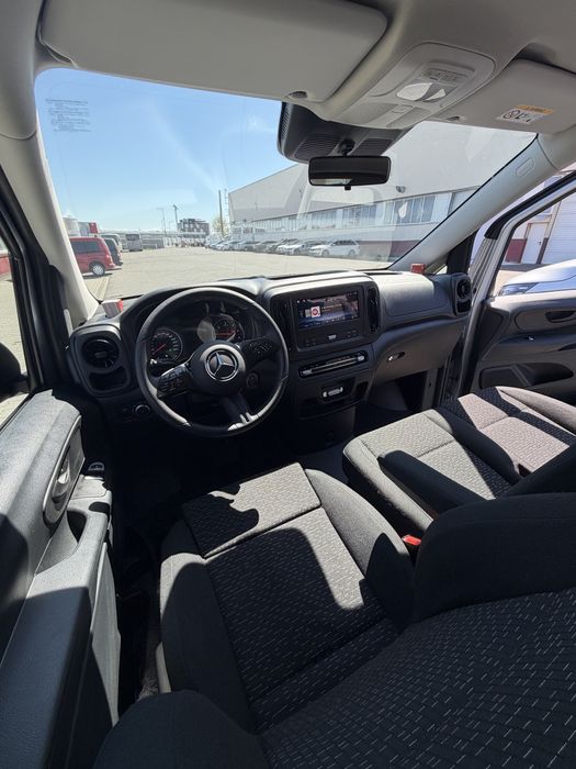 Închiriem 8+1 si 4+1 Mercedes Benz si Megane E-tech