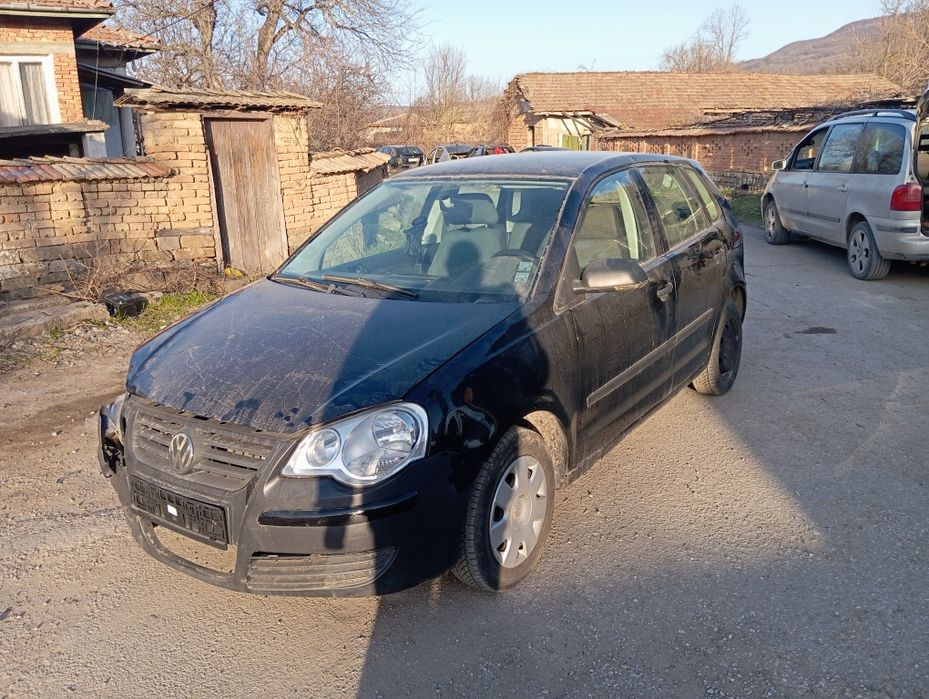 Продавам VW Polo 9n 1.2 На Части